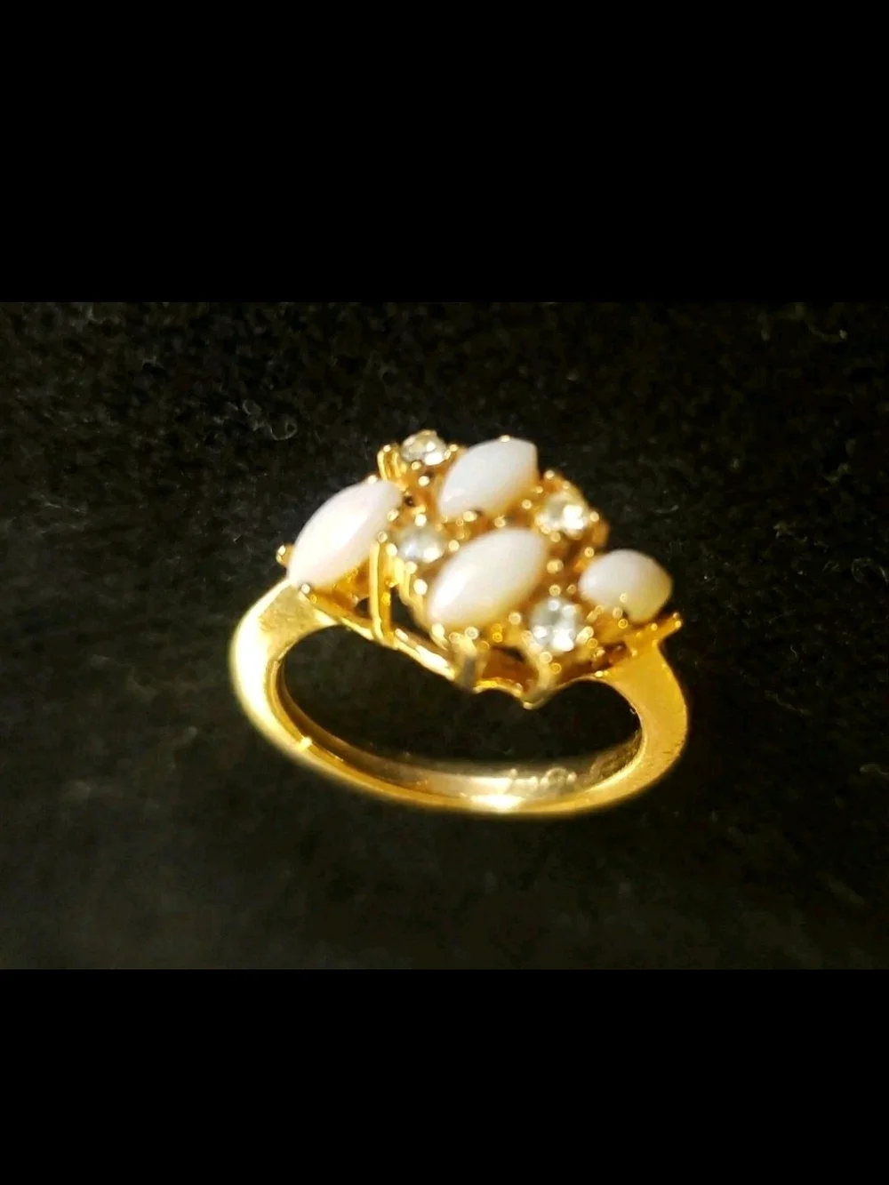 Uncas rhinestone and faux opal ring, yellow gold tone, Size 6.5